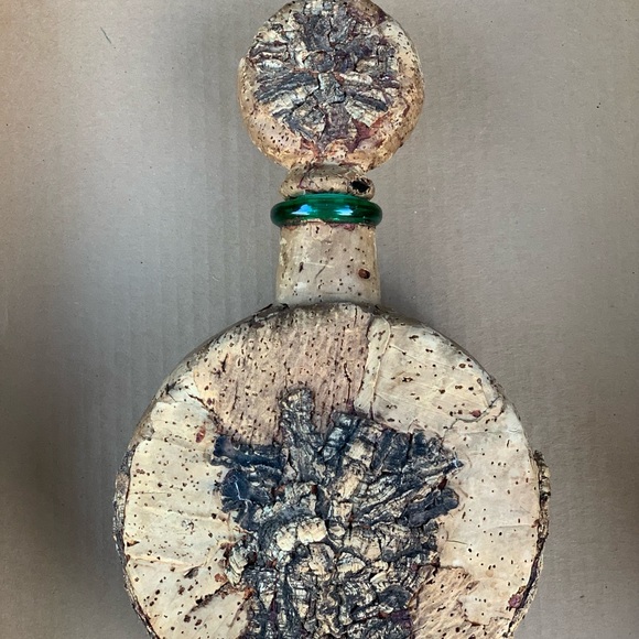 Vintage Italian Cork and Bark Decanter with Green Glass - Picture 8 of 9